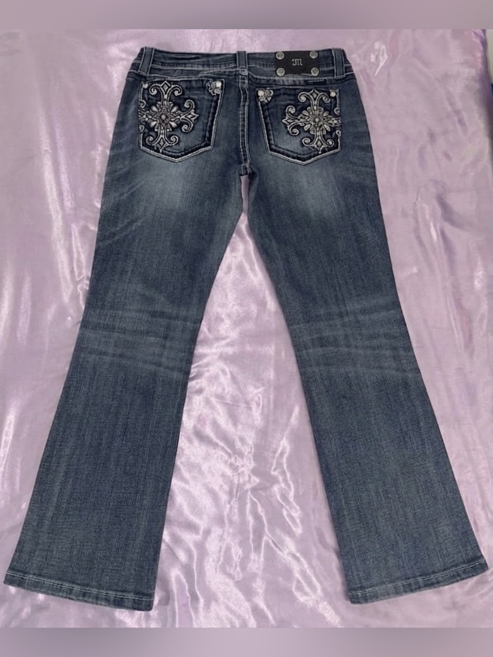 30/30” Miss Me Bootcut light / medium wash cross mcbling embellished Y2K vintage